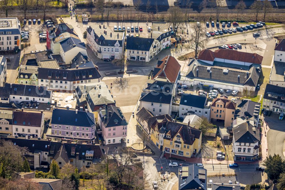 Aerial photograph Fröndenberg/Ruhr - Ensemble space an place Marktplatz in the inner city center in Froendenberg/Ruhr at Sauerland in the state North Rhine-Westphalia, Germany