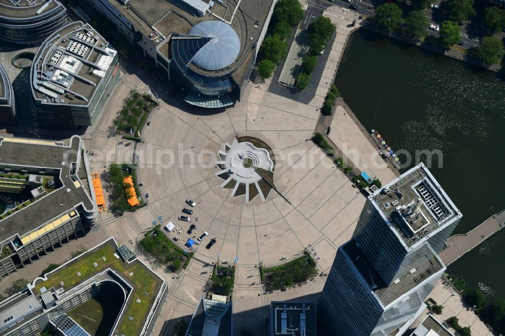 Aerial image Köln - Ensemble space Im Mediapark in the inner city center in the district Neustadt-Nord in Cologne in the state North Rhine-Westphalia, Germany