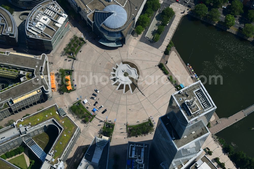 Aerial photograph Köln - Ensemble space Im Mediapark in the inner city center in the district Neustadt-Nord in Cologne in the state North Rhine-Westphalia, Germany