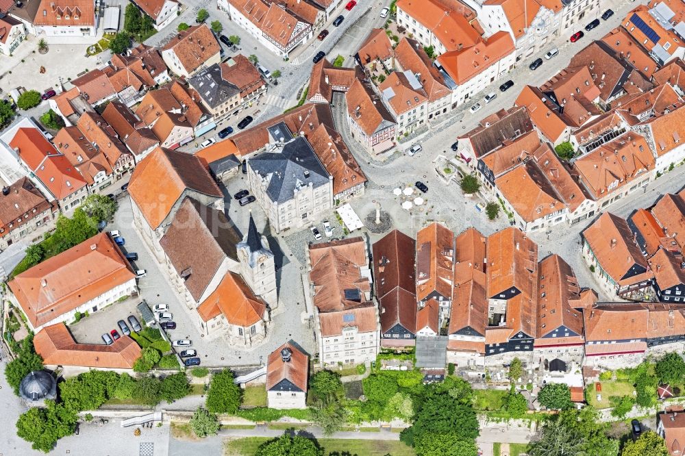 Aerial photograph Marktrodach - Ensemble space an place Melchior-Otto-Platz with of Stadtpfarrkirche St,Johannes of Taeufer in the inner city center in Marktrodach in the state Bavaria, Germany