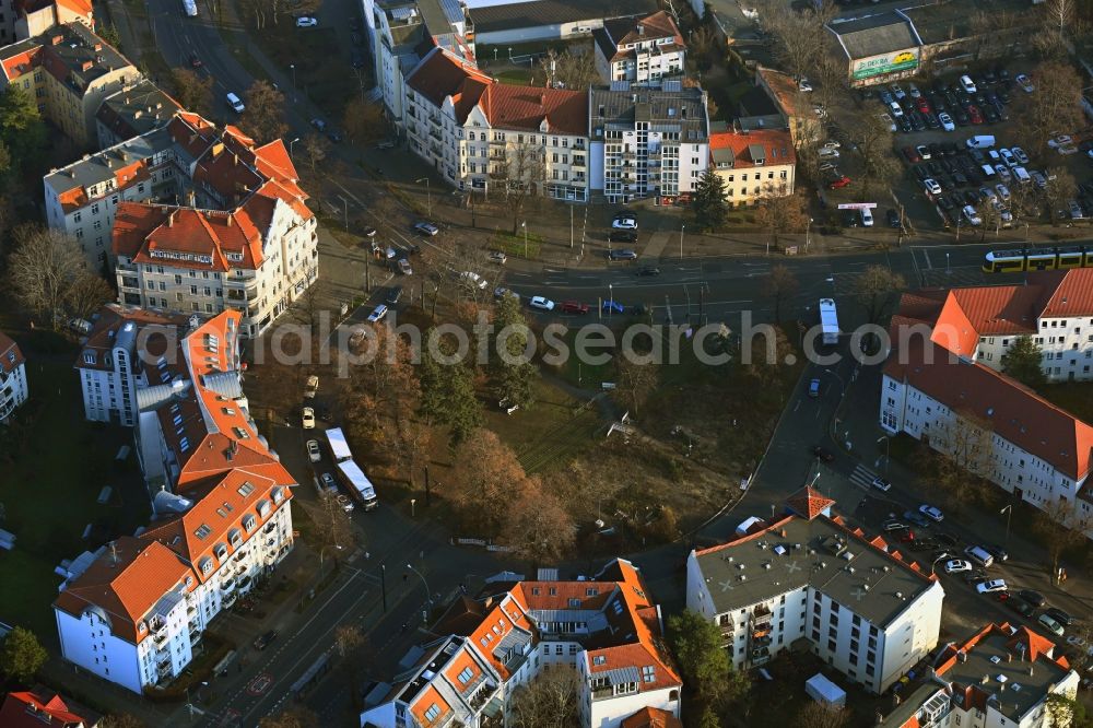 Aerial image Berlin - Ensemble space an place Pastor-Niemoeller-Platz in the inner city center in the district Niederschoenhausen in Berlin, Germany