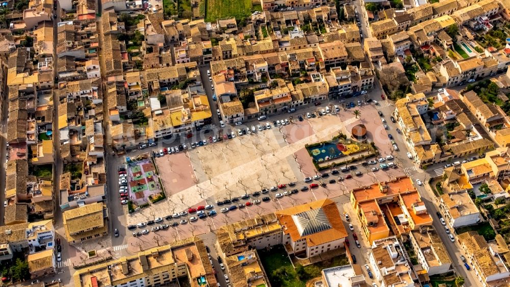 Aerial photograph Santa Maria del Cami - Square ensemble Placa Nova in the east of Santa Maria del Cami in Balearic Island Mallorca, Spain