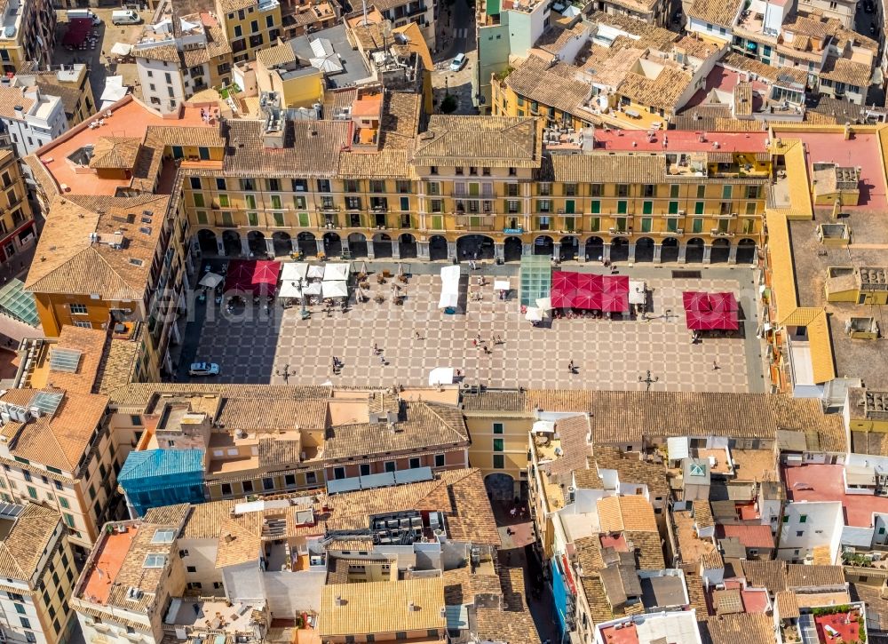 Aerial photograph Palma - Ensemble space an place Placa Major in the inner city center in the district Centre in Palma in Balearic island of Mallorca, Spain