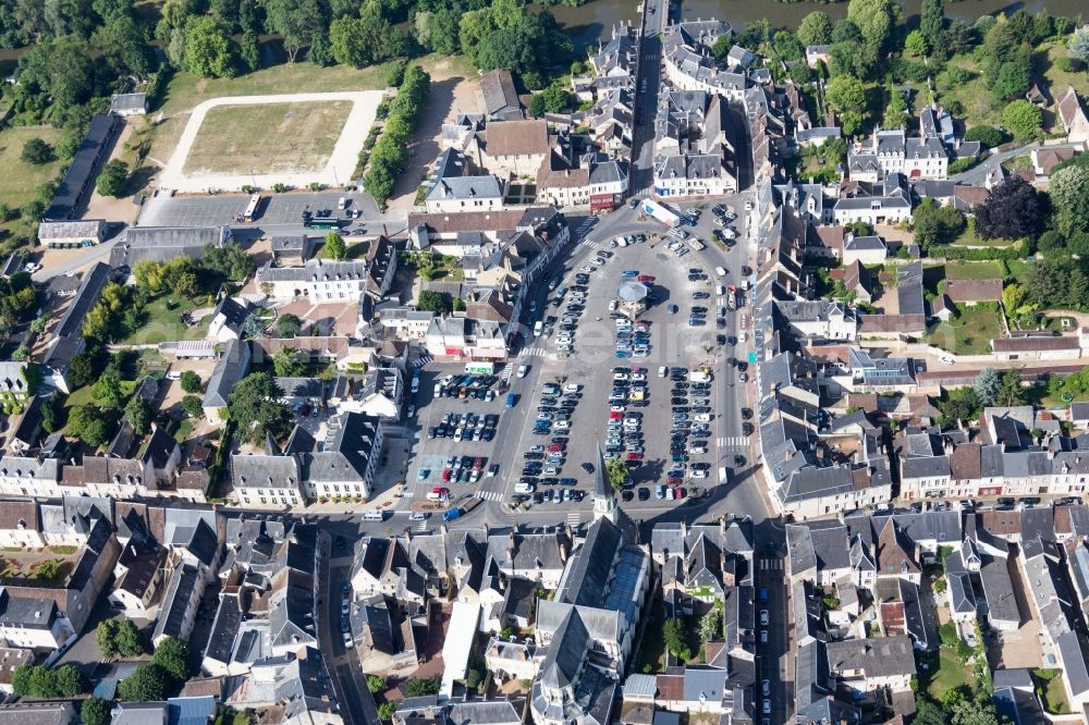 Montoire-sur-le-Loir from the bird's eye view: Ensemble space Place Clemencau in the inner city center in the district Villeneuve in Montoire-sur-le-Loir in Centre-Val de Loire, France