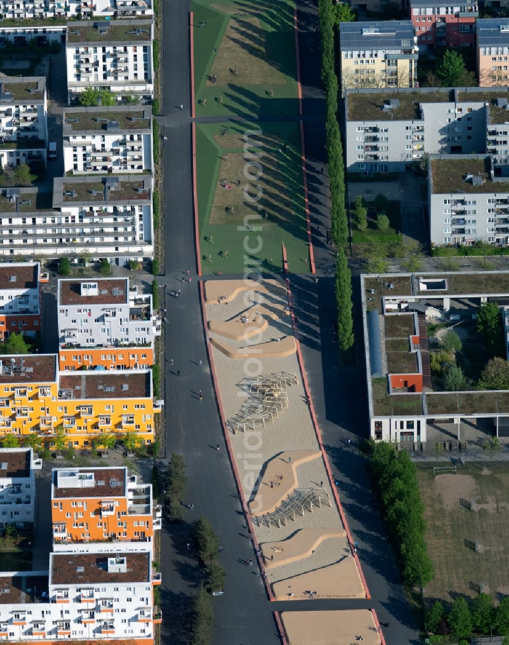 Aerial photograph München - Square ensemble Quartiersplatz Theresienhoehe in the urban area on Max-Hirschberg-Weg in the district Schwantalerhoehe in Munich in the state Bavaria, Germany