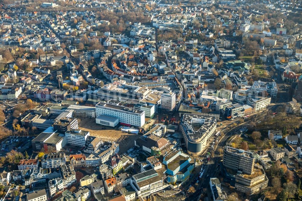 Lüdenscheid from the bird's eye view: Ensemble space Rathausplatz in the inner city center in Luedenscheid in the state North Rhine-Westphalia, Germany