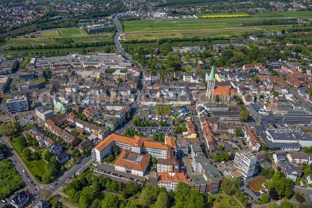 Hamm from the bird's eye view: ensemble space an place Santa-Monica-Platz in the inner city center on street Koenigstrasse in Hamm at Ruhrgebiet in the state North Rhine-Westphalia, Germany