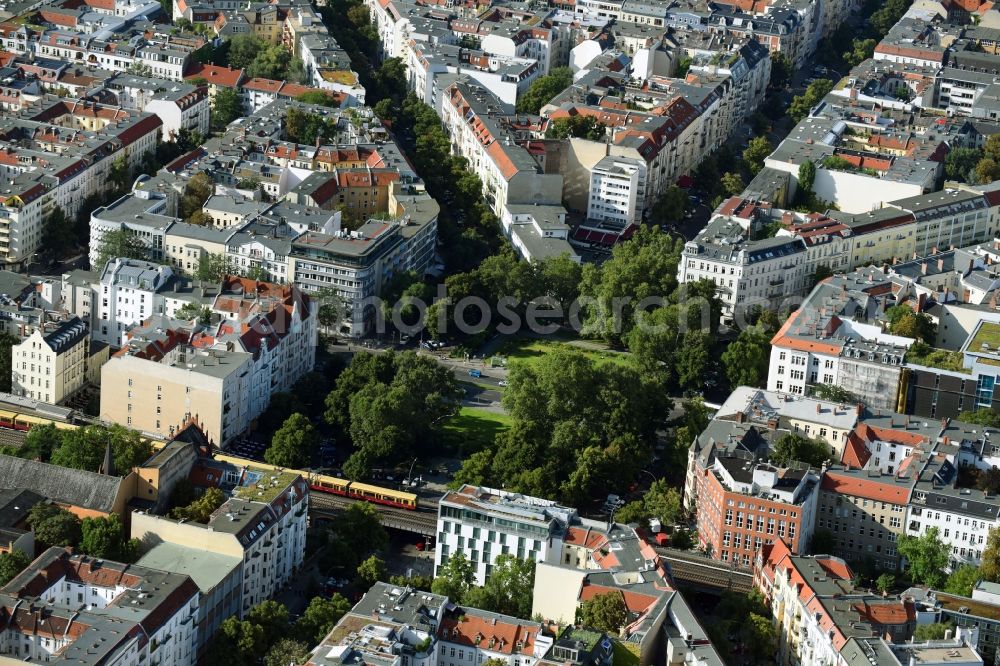 Aerial image Berlin - Ensemble space Savignyplatz - Kantstrasse in the inner city center in the district Charlottenburg-Wilmersdorf in Berlin, Germany