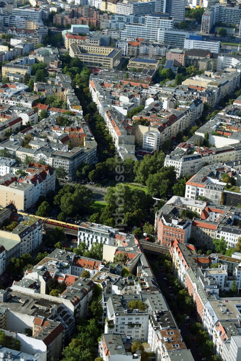 Aerial photograph Berlin - Ensemble space Savignyplatz - Kantstrasse in the inner city center in the district Charlottenburg-Wilmersdorf in Berlin, Germany