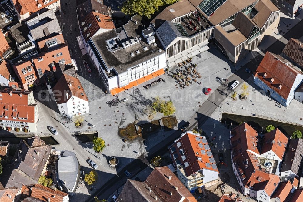 Aerial photograph Memmingen - Ensemble space an place Schrannenplatz in of Altstadt in the inner city center in Memmingen in the state Bavaria, Germany