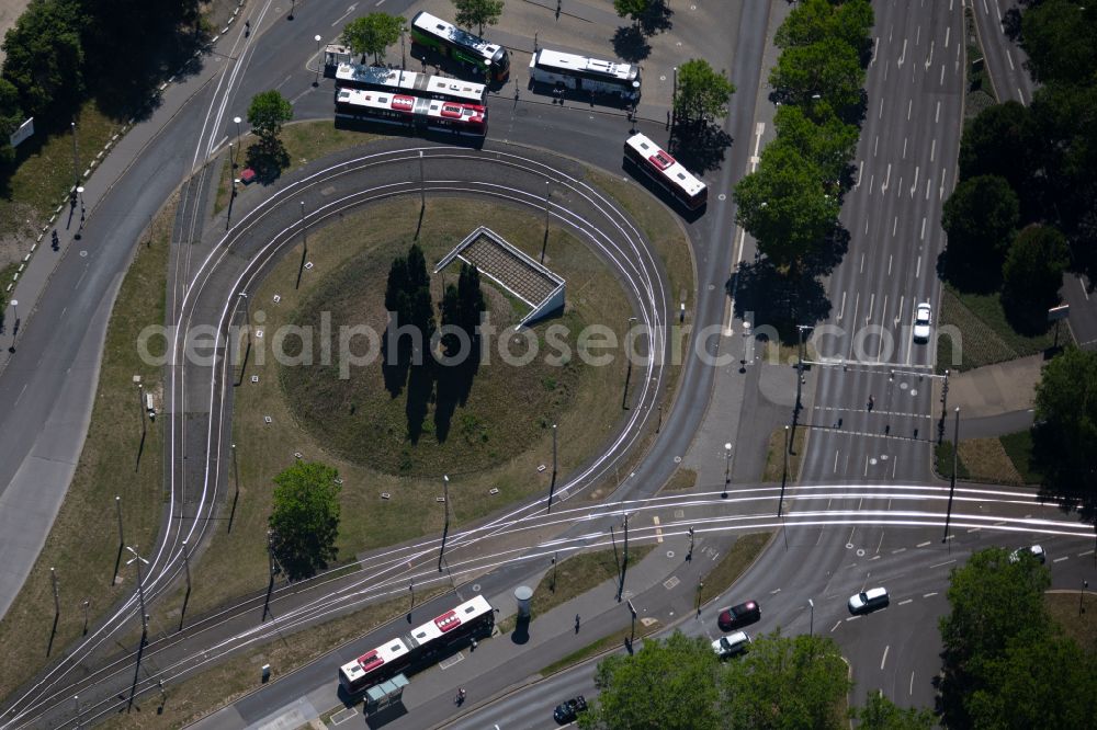 Aerial photograph Braunschweig - Ensemble space an place with tram - turning loop in the inner city center in Brunswick in the state Lower Saxony, Germany