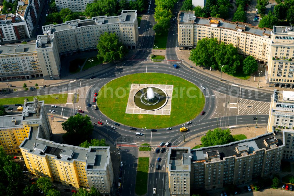 Berlin from the bird's eye view: Ensemble space Strausberger Platz in the inner city center in the district Friedrichshain in Berlin, Germany