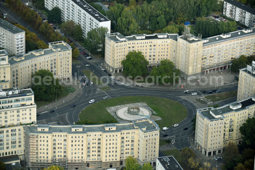 Berlin from above - Ensemble space Strausberger Platz in the inner city center in the district Friedrichshain in Berlin, Germany