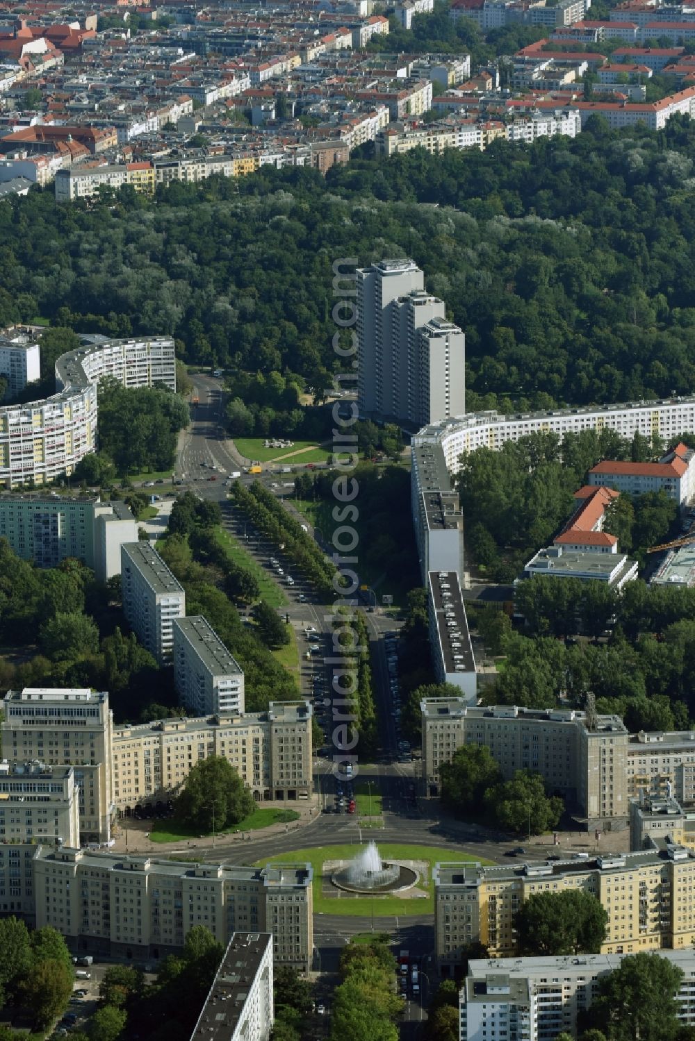 Aerial image Berlin - Ensemble space Strausberger Platz in the inner city center in the district Friedrichshain in Berlin, Germany