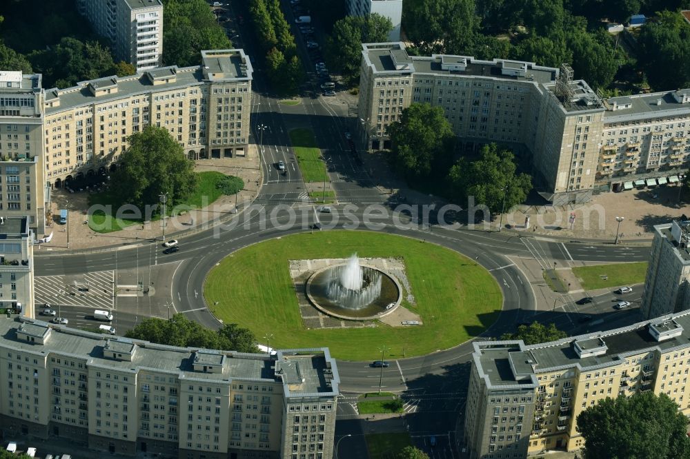 Berlin from the bird's eye view: Ensemble space Strausberger Platz in the inner city center in the district Friedrichshain in Berlin, Germany