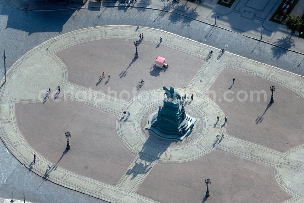 Aerial image Dresden - Ensemble space an place Theaterplatz with memorial Koenig-Johann-Denkmal and thater Semperoper in the inner city center in the district Altstadt in Dresden in the state Saxony, Germany