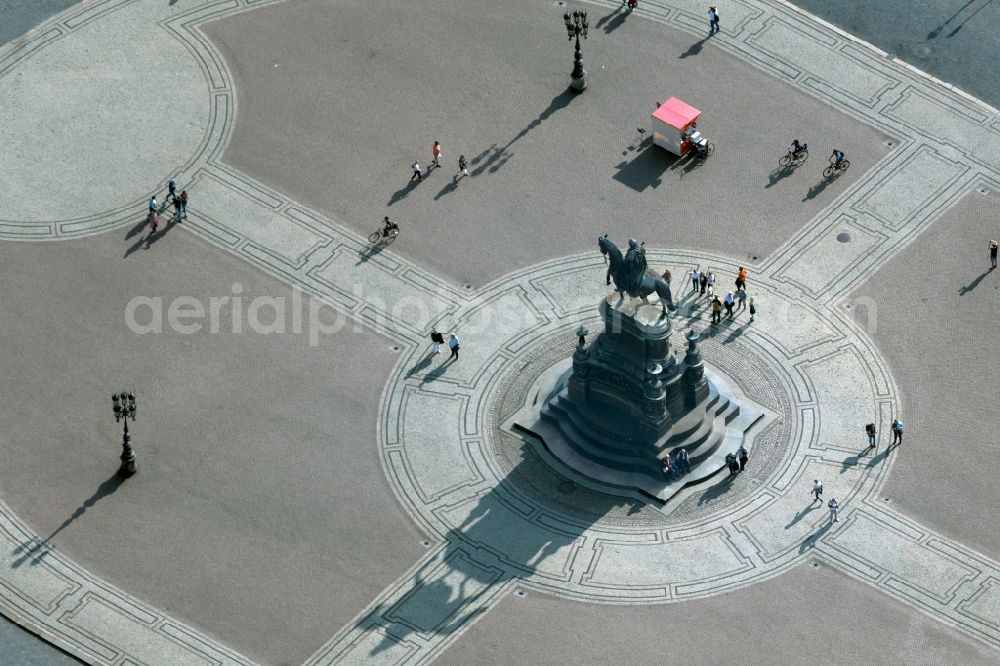 Aerial photograph Dresden - Ensemble space an place Theaterplatz with memorial Koenig-Johann-Denkmal and thater Semperoper in the inner city center in the district Altstadt in Dresden in the state Saxony, Germany
