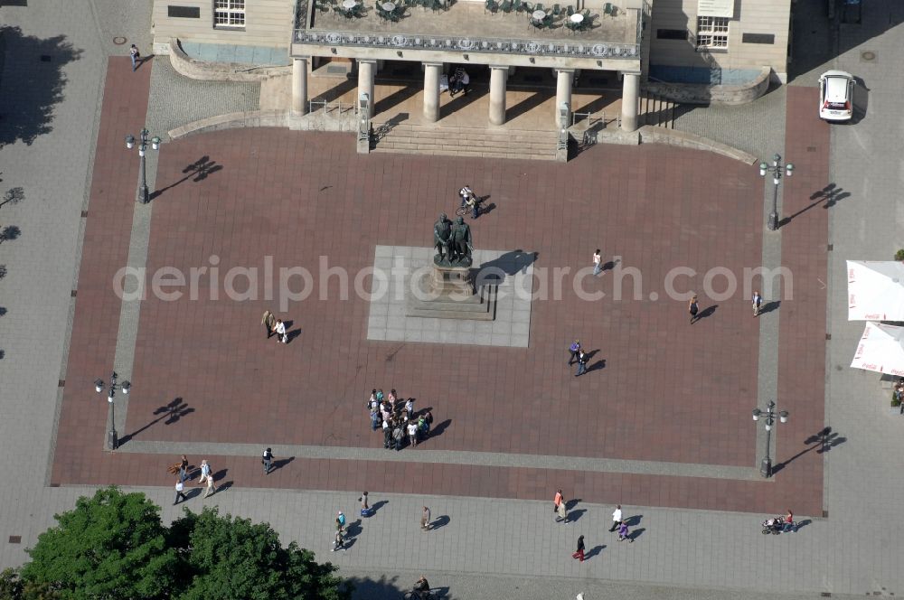 Aerial photograph Weimar - Ensemble space an place Theaterplatz with dem Goethe-Schiller-Denkmal bevore the theater Deutsches Nationaltheater in the inner city center in Weimar in the state Thuringia, Germany