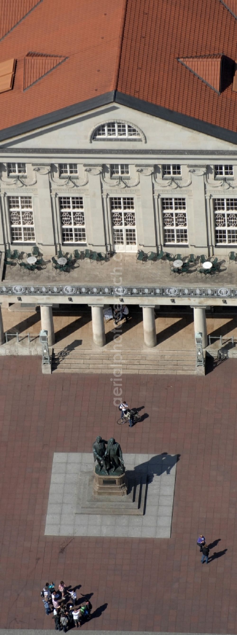 Aerial image Weimar - Ensemble space an place Theaterplatz with dem Goethe-Schiller-Denkmal bevore the theater Deutsches Nationaltheater in the inner city center in Weimar in the state Thuringia, Germany