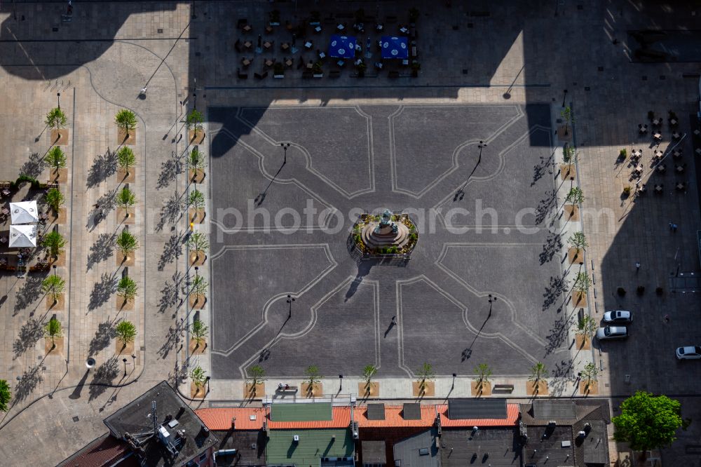 Bremerhaven from the bird's eye view: Ensemble space an place Theodor-Heuss-Platz in the inner city center in the district Mitte-Sued in Bremerhaven in the state Bremen, Germany