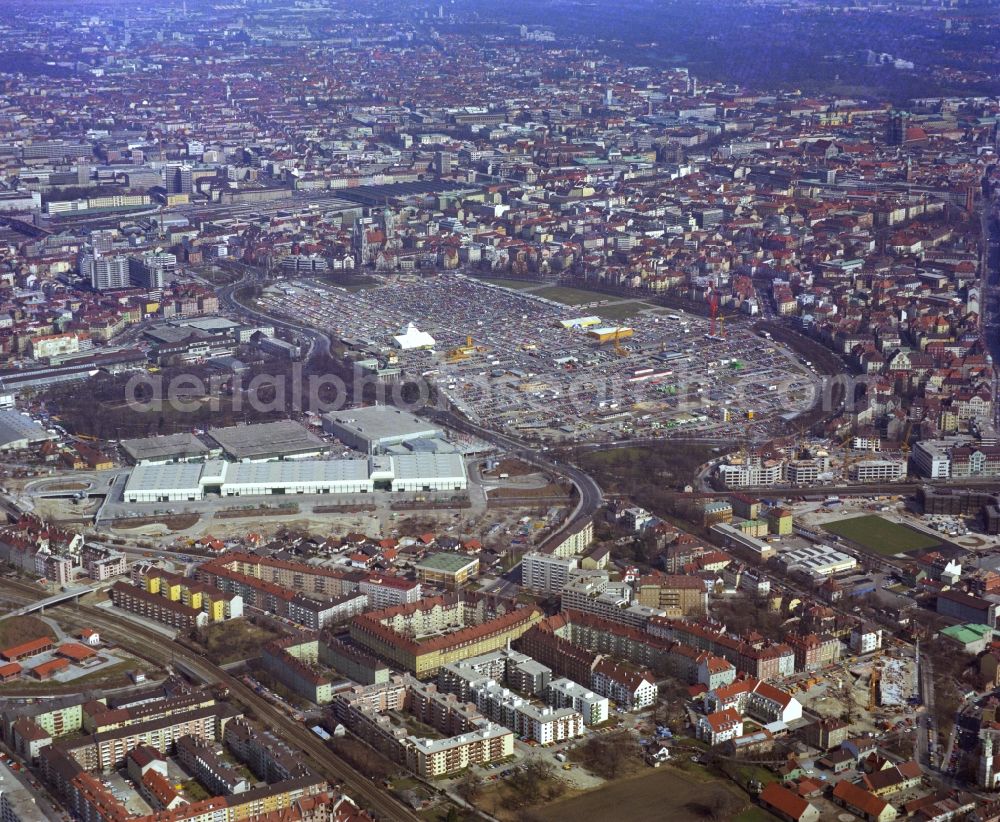 Aerial image München - Ensemble space an place of Theresienwiese in the inner city center in Munich in the state Bavaria, Germany