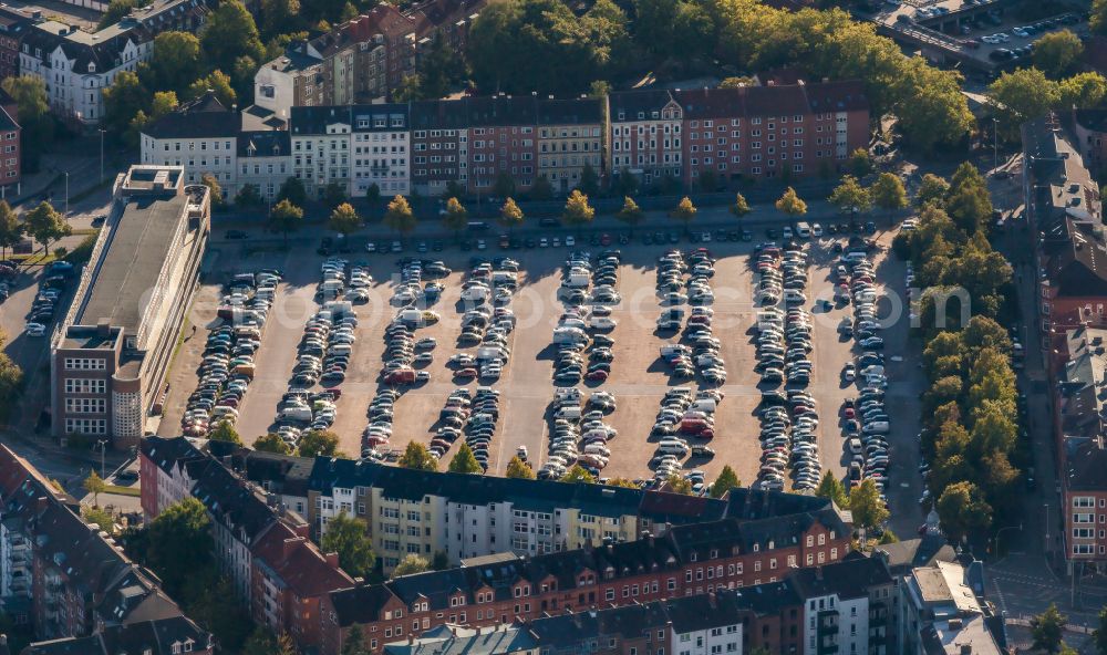 Kiel from the bird's eye view: Ensemble space an place Wilhelmplatz in the inner city center on street Stephan-Heinzel-Strasse in the district Schreventeich in Kiel in the state Schleswig-Holstein, Germany