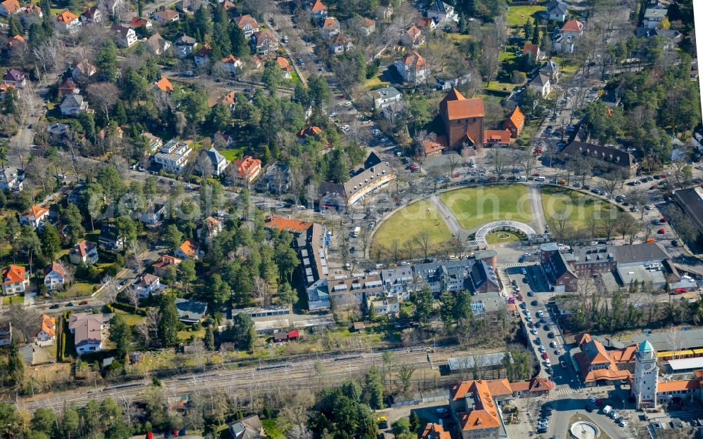 Berlin from the bird's eye view: Ensemble space an place on Zeltinger Platz im Ortsteil Frohnau in the inner city center in Berlin, Germany