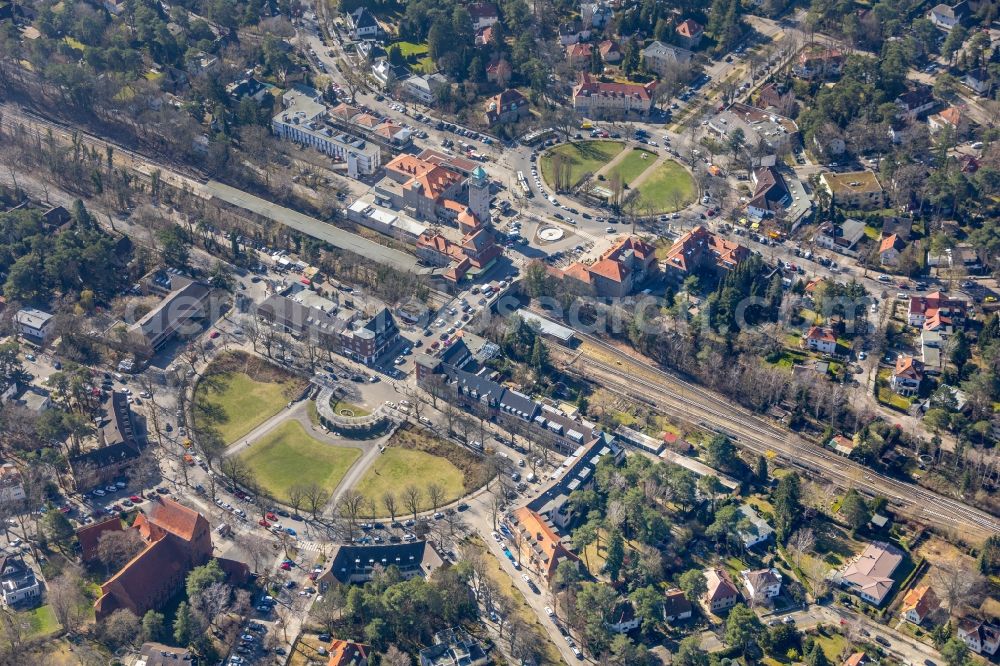 Aerial image Berlin - Ensemble space an place on Zeltinger Platz im Ortsteil Frohnau in the inner city center in Berlin, Germany