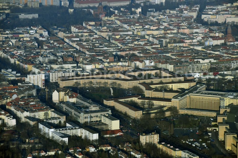 Aerial image Berlin - Ensemble space Platz der Luftbruecke am Clumbiadamm - Tempelhofer Damm in the inner city center in Berlin in Germany