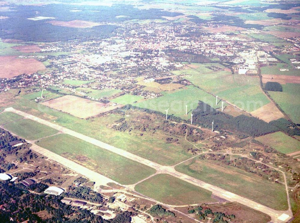 Aerial photograph Finsterwalde - 11.10.2002 Platzanlage des ehemaligen russischen Kampfflieger - Horstes in Finsterwalde in Sachsen