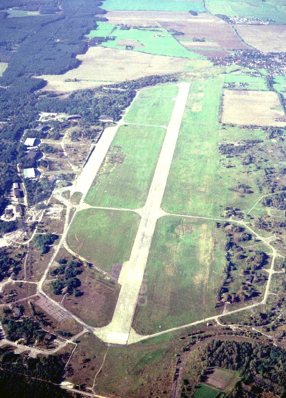 Finsterwalde from the bird's eye view: 11.10.2002 Platzanlage des ehemaligen russischen Kampfflieger - Horstes in Finsterwalde in Sachsen