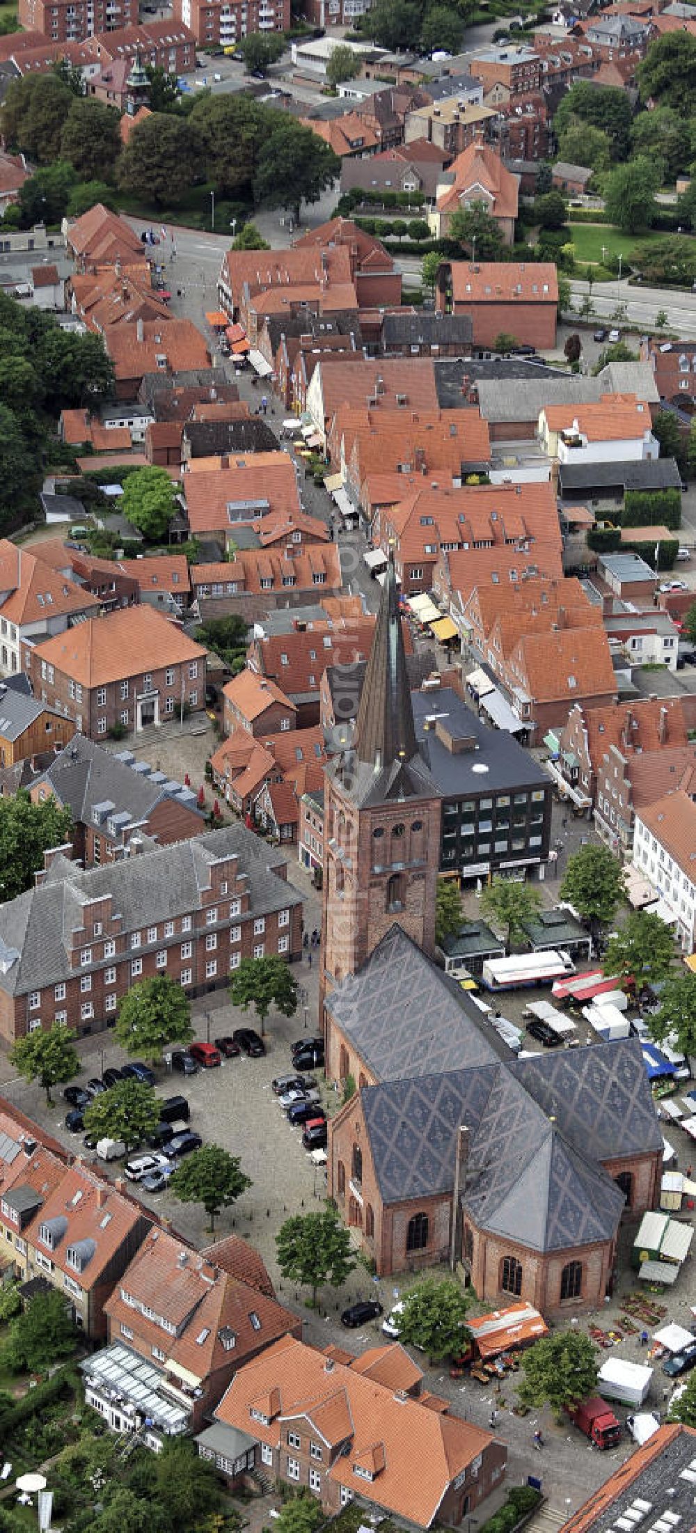 Plön from above - Blick auf die Altstadt von Plön mit der evangelischen Nikolaikirche auf dem Marktplatz. View of the old town of Ploen with the evangelic Nikolai Church on the marketplace.