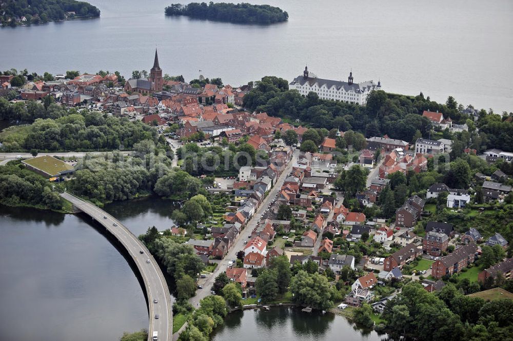 Plön from above - Blick über die Kreisstadt Plön. Sie hat etwa 13.000 Einwohner und liegt direkt am größten Binnensee Schleswig-Holsteins, dem Großen Plöner See. Wahrzeichen der Stadt ist das Schloss, das im 17. Jahrhundert erbaut wurde. View over the town Ploen. It has about 13,000 inhabitants and is located on the largest lake in Schleswig-Holstein, the Great Poen Lake. Landmark of the city is the castle which was built in the 17th Century.