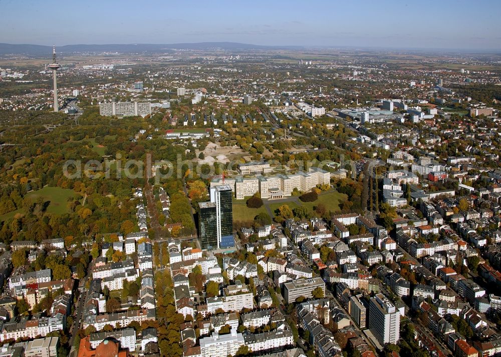 Aerial photograph Frankfurt am Main - View of the Pölzig-building, the former IG Farben building. The complex was designed by Hans Poelzig Archiekten. It served as the headquarters of IG Farben AG - since 2001, the building houses a part of the Johann Wolfgang Goethe-University Frankfurt am Main