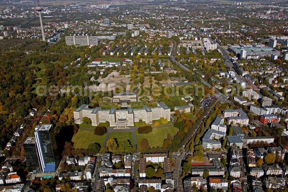 Aerial image Frankfurt am Main - View of the Pölzig-building, the former IG Farben building. The complex was designed by Hans Poelzig Archiekten. It served as the headquarters of IG Farben AG - since 2001, the building houses a part of the Johann Wolfgang Goethe-University Frankfurt am Main