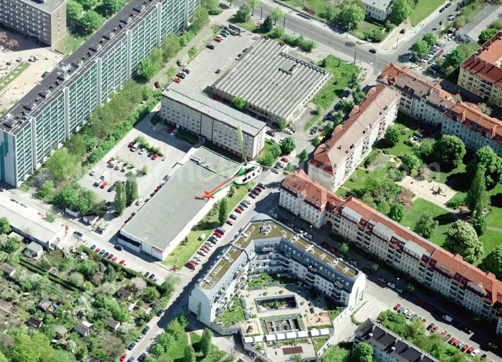 Berlin - Lichtenberg from above - Polizeihelikopter über dem Wohngebiet an der Siegfriedstraße in Berlin - Lichtenberg.