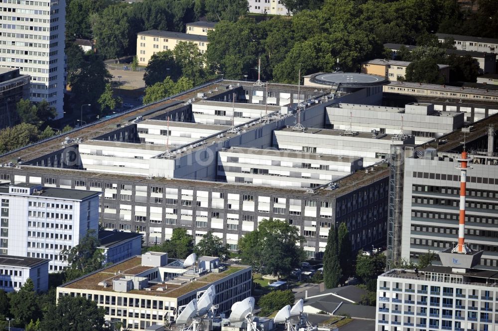 Frankfurt am Main from the bird's eye view: The police headquarters in Frankfurt is the largest of the seven area committees of the Hessian police. It is established since 2002 in a new building on the corner and Adickesallee Eschersheimer Landstrasse