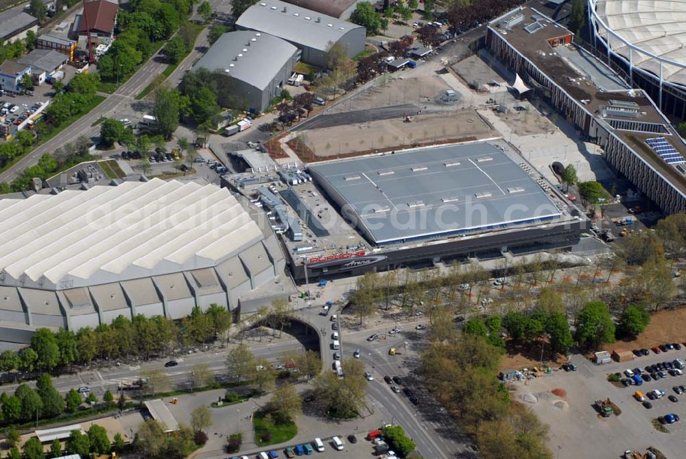 Stuttgart from above - Auf der Baustelle der Porsche-Arena hat der Endspurt begonnen, der Innenausbau läuft auf Hochtouren. Noch etwas mehr als zehn Wochen verbleiben bis zur Eröffnung am 27. Mai 2006 mit der ARD-Live-Sendung „Verstehen Sie Spaß?“ Die Porsche Arena liegt direkt zwischen der Hans-Martin-Schleyer-Halle und dem Gottlieb-Daimler-Stadion und wird pünktlich zur WM 2006 fertig.