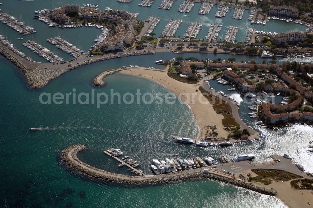 Grimaud from the bird's eye view: Port Grimaud-Marina - harbour area on the shore of Golfe de Saint-Tropez in Grimaud in Provence-Alpes-Cote d'Azur, France