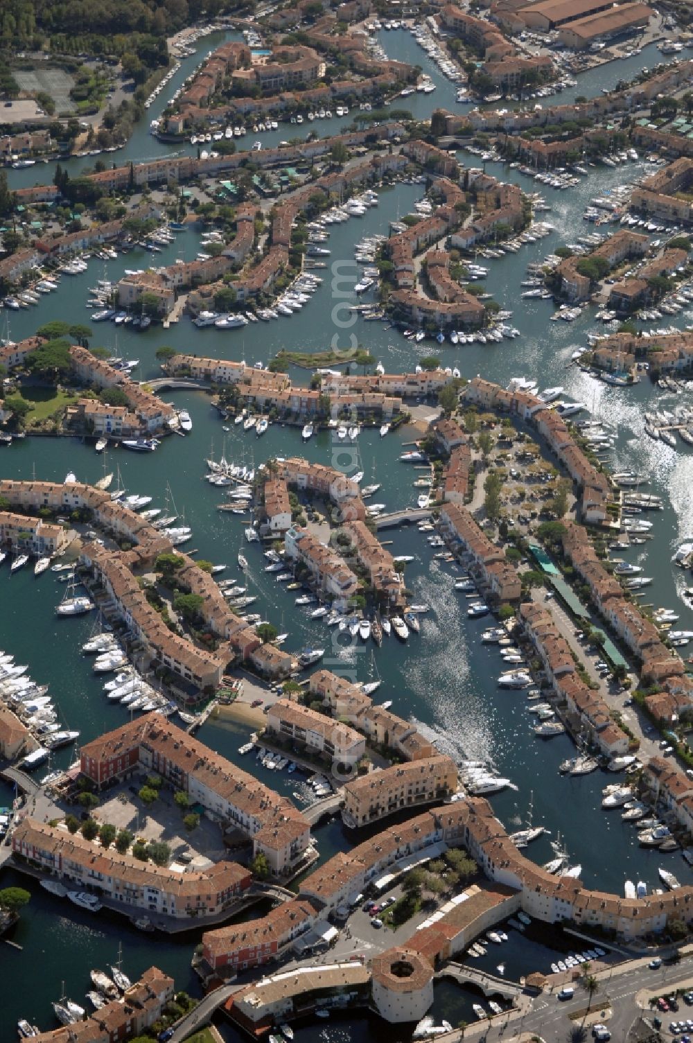 Aerial photograph Grimaud - Port Grimaud-Marina - harbour area on the shore of Golfe de Saint-Tropez in Grimaud in Provence-Alpes-Cote d'Azur, France