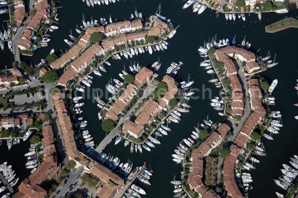 Aerial photograph Grimaud - Port Grimaud-Marina - harbour area on the shore of Golfe de Saint-Tropez in Grimaud in Provence-Alpes-Cote d'Azur, France