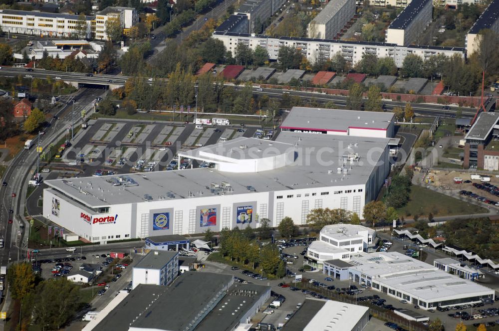 Potsdam from above - Blick auf das Porta Möbelhaus in Potsdam Drewitz. Das neue Einrichtungshaus Porta, sowie der neue Discounter Möbel Boss eröffneten im August 2008. Mit 37.000qm ist es eines der größten Möbelhäuser Deutschlands, in dem 250 neue Arbeitsplätze geschaffen wurden. Kontakt: Porta Möbel, Zum Kirchsteigfeld 4, 14480 Potsdam, Tel. +49(0)34602 25400, Email: potsdam@porta.de