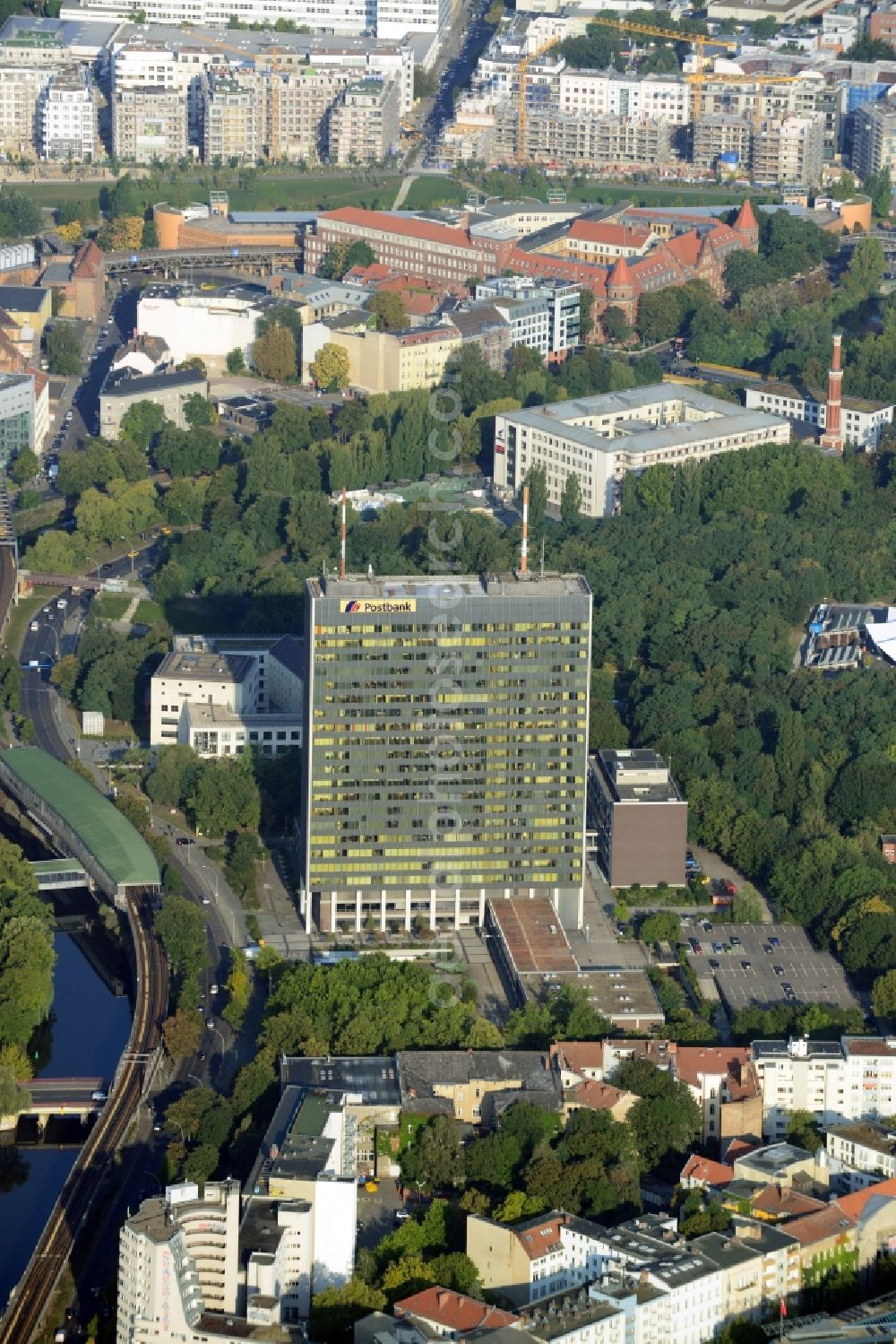 Aerial photograph Berlin OT Kreuzberg - View of the Postbank high rise in the district of Kreuzberg in Berlin