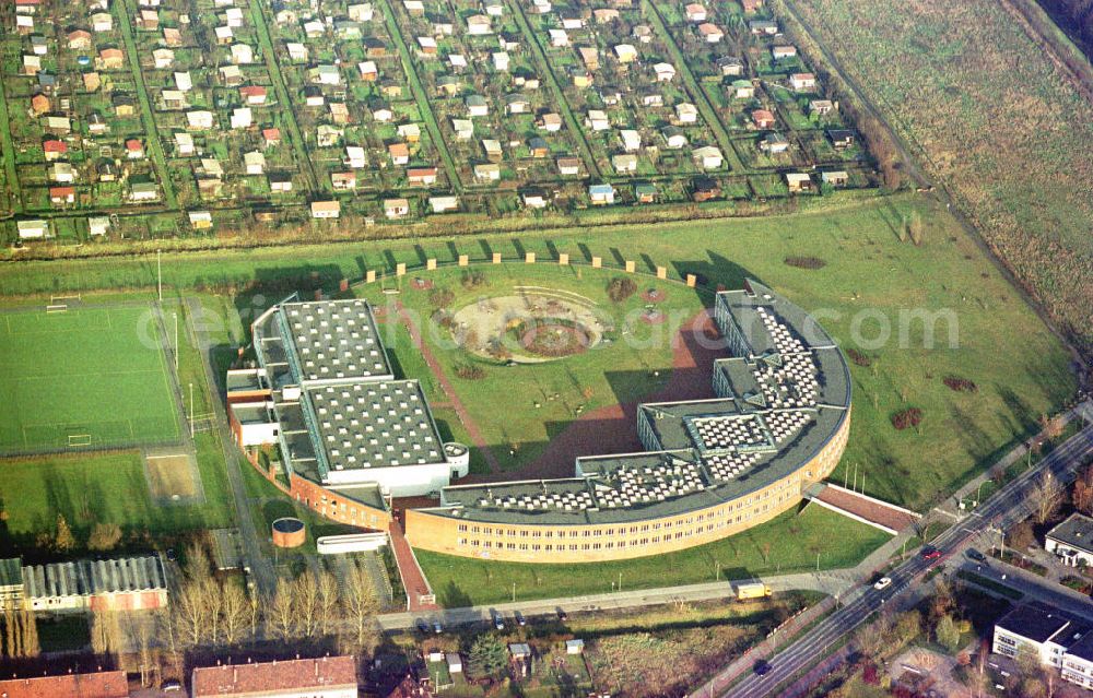 Berlin - Falkenberg from the bird's eye view: Barnim Gymnasium, Ahrensfelder Chaussee 41, 13057 Berlin,Tel.: 030 / 9366690, Fax.: 030 / 93666926,postmaster@barnim.b.shuttle.de