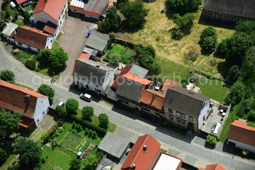 Kloster Gröningen from the bird's eye view: Village view Poststrasse - Freiheitsstrasse of Kloster Groeningen in the state Saxony-Anhalt