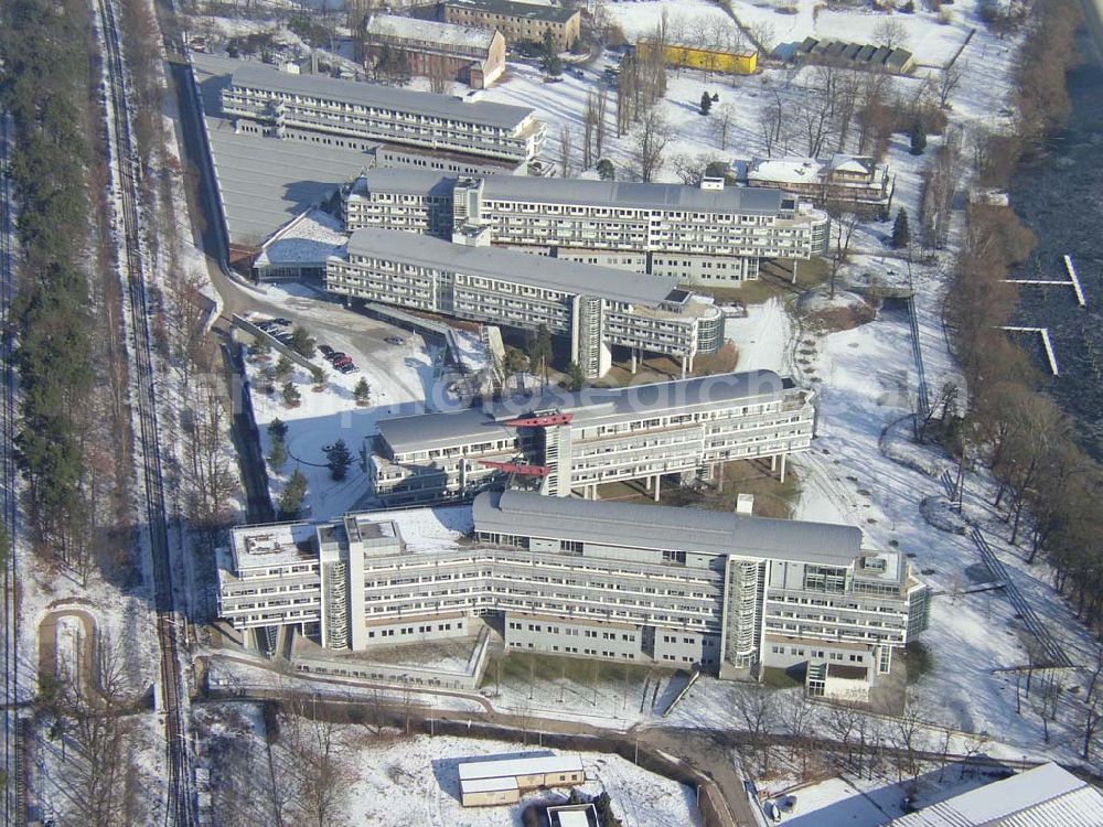 Potsdam/Brandenburg from the bird's eye view: Banken- und Schulungsneubau am alten Potsdamer Hauptbahnhof Pilot: Grahn