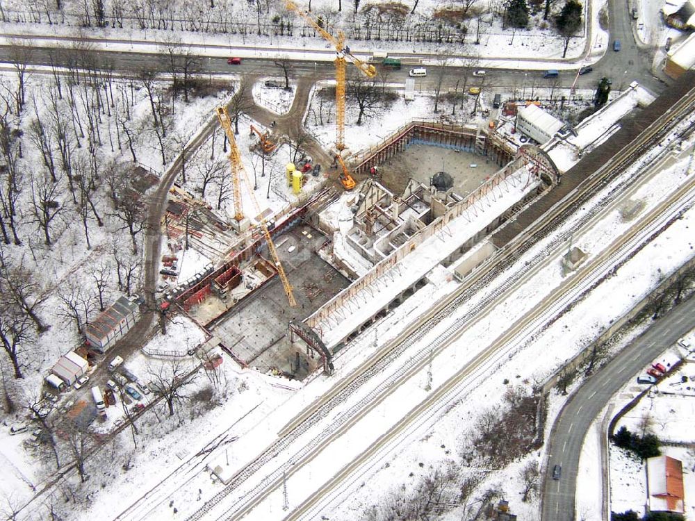 Potsdam/Brandenburg from the bird's eye view: 22.01.2004 Potsdam / Brandenburg Rekonstruktion des Kaiser-Bahnhofs in der Nähe vom neuen Pallee (Institut für Lehrerbildung) in Potsdam Firmen: 1) HochTief Construction AG <