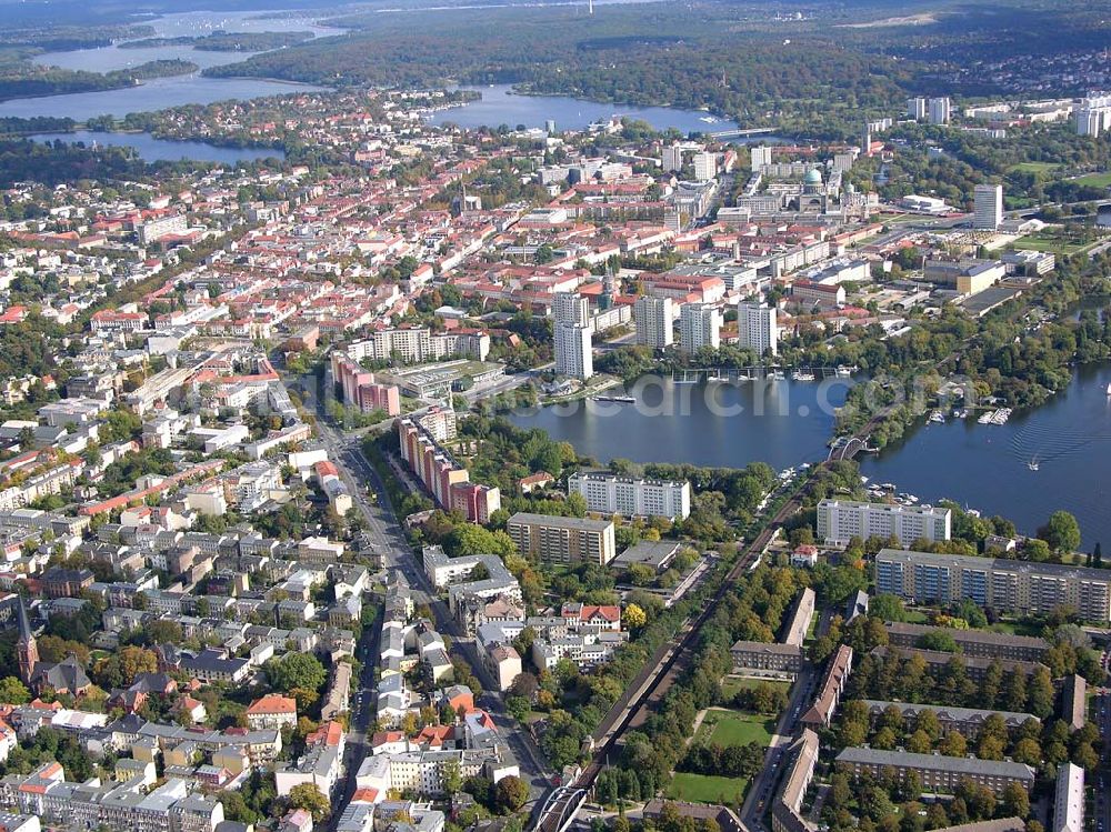 Potsdam from above - 07.10.2004 Blick auf die Zeppelinstraße in der Brandenburger Vorstadt mit Blick auf die Neustädter Havelbucht und dem Bahnhof Charlottenhof in Potsdam.