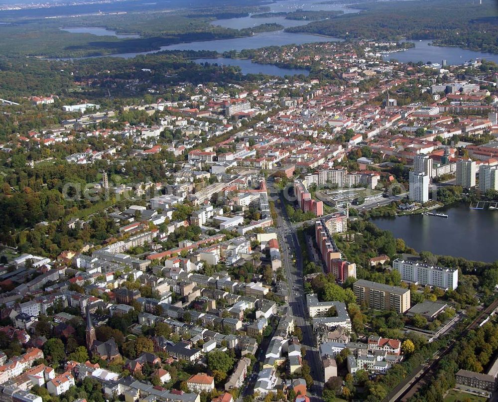 Potsdam from the bird's eye view: 07.10.2004 Blick auf die Zeppelinstraße in der Brandenburger Vorstadt mit Blick auf die Neustädter Havelbucht und dem Bahnhof Charlottenhof in Potsdam.