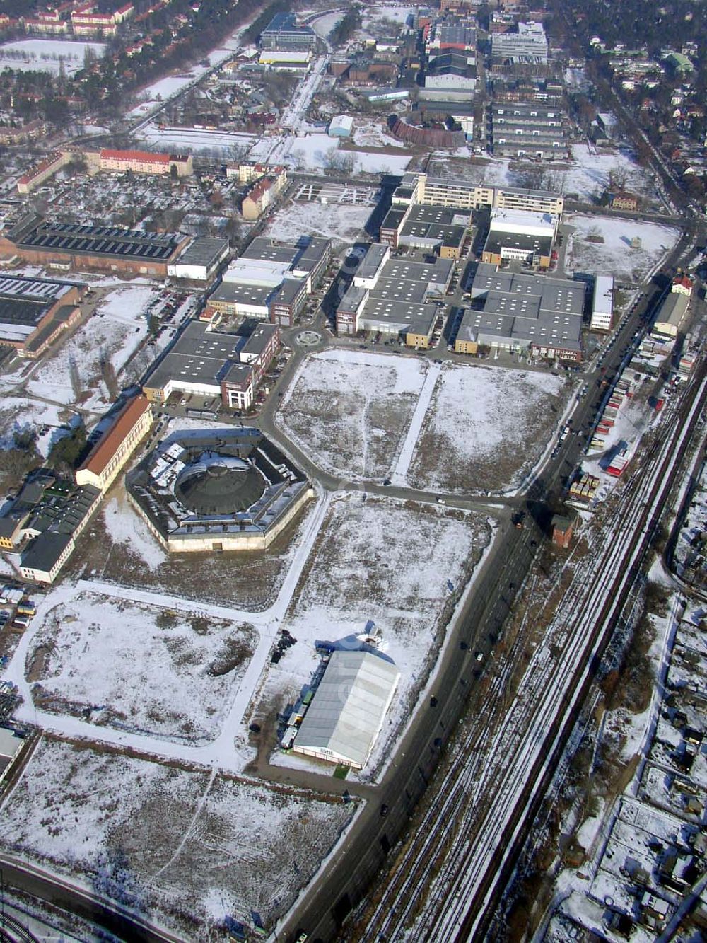 Aerial photograph Potsdam/Brandenburg - Winterstimmung am GIP-Gewerbepark Drewitz der DIFA in Potsdam Pilot: Grahn